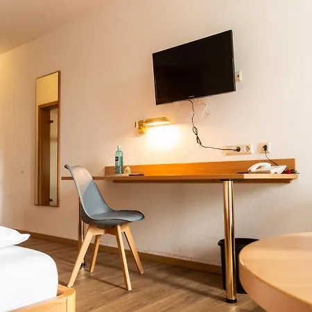 & Restaurant Zum Ochsen -ox Distillery Hotel