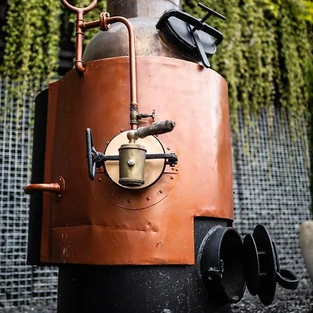 & Restaurant Zum Ochsen -ox Distillery 3*
