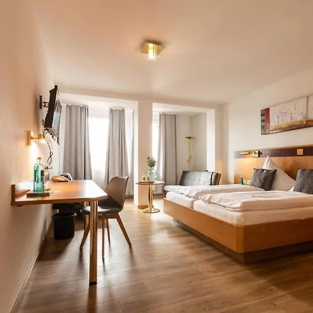 & Restaurant Zum Ochsen -ox Distillery 3* 호스바흐