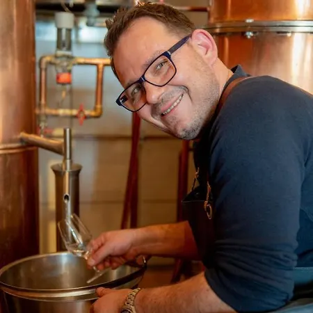 & Restaurant Zum Ochsen -ox Distillery 3*