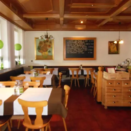 & Restaurant Zum Ochsen -ox Distillery ホテル ヘースバッハ