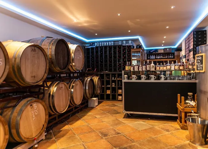 & Restaurant Zum Ochsen -ox Distillery Hösbach