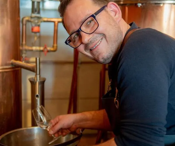 & Restaurant Zum Ochsen -ox Distillery 3*